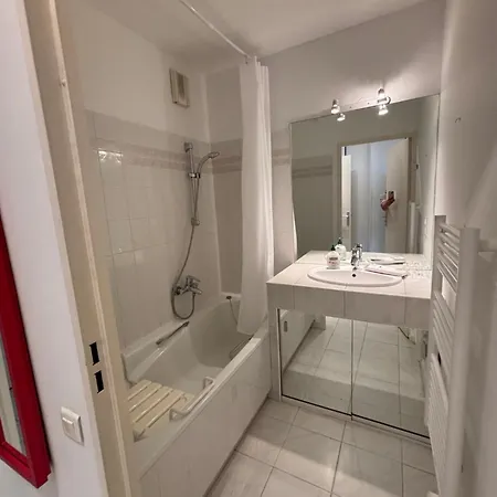 Dream Vacation - Sea View, Pool, Park, 2 Min Walk To Beach, Parking